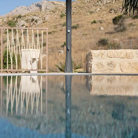 Eos Con Piscina Privata فيلة سكوبيلو