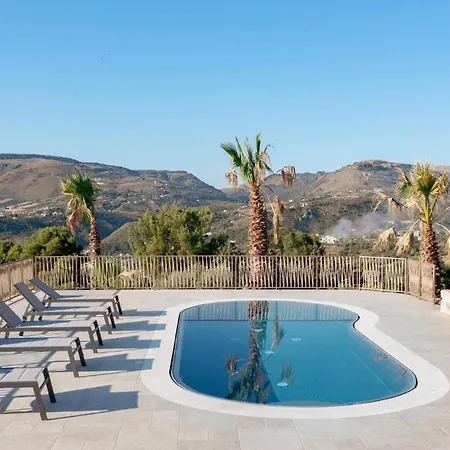Eos Con Piscina Privata *