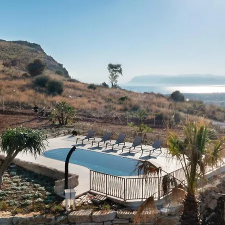 Eos Con Piscina Privata سكوبيلو