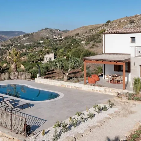 Eos Con Piscina Privata